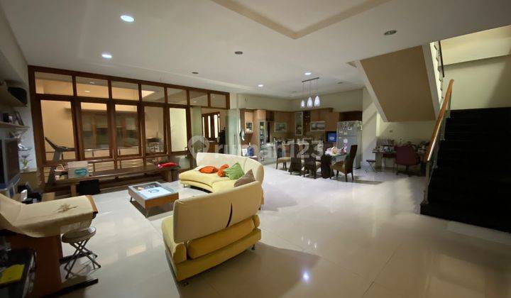 Dijual Rumah Lux di Komplek Istana Regency 1 Sudirman Bandung 1