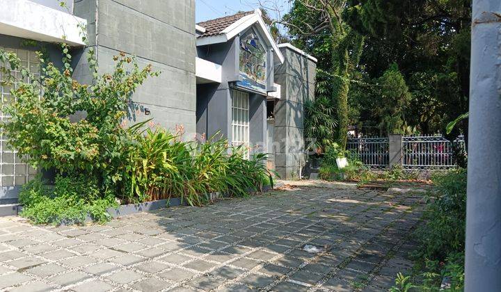 Rumah Dengan Tanah Luas di Sayap Kebon Kawung Bandung, Area Dekat Dengan Stasiun Kereta Api Bandung 1