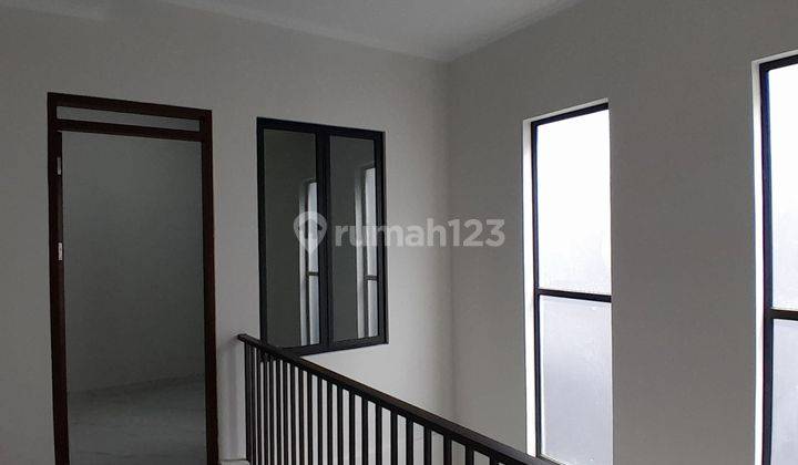 Jual Rumah Baru Singgasana Pradana Minimalis modern Lokasi bagus 1