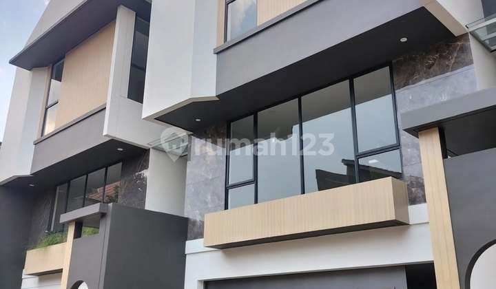 Rumah baru urban style minimalis kekinian di Setraduta Grande