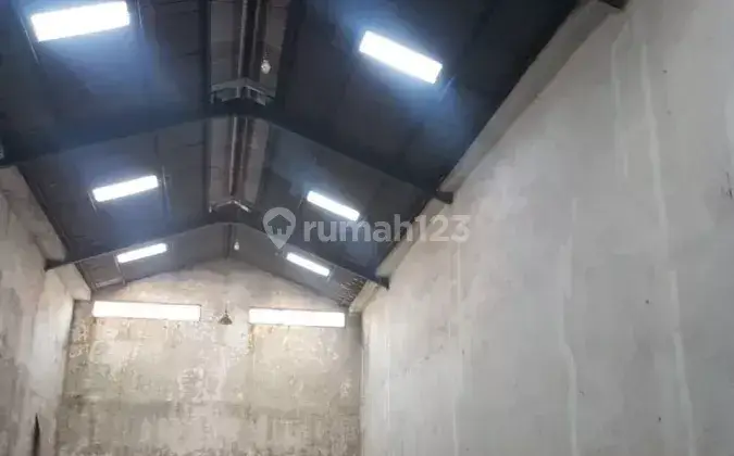 Rumah Tua di Jalan Serigala Kota Makassar Dekat Mall Ratu Indah 2