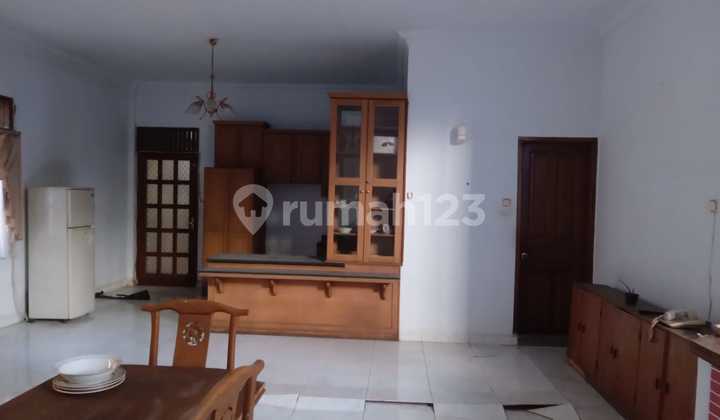 Rumah di Jalan Dr Sutomo kota makassar dekat losari 9