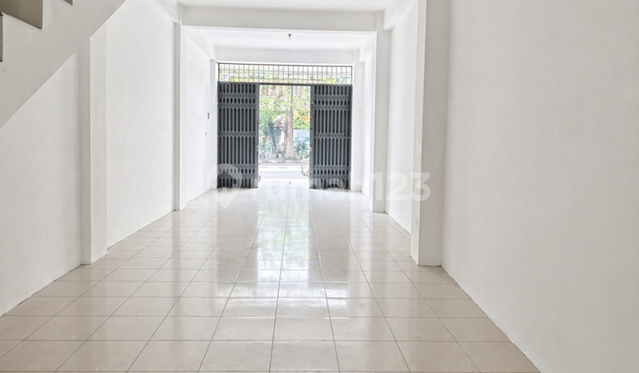 4-Storey Shop House for Rent, Ready to Occupy, Main Road, Pos Pengumben, Kebon Jeruk, West Jakarta 1