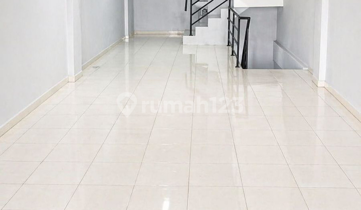 Rear Main Road Shop House, Pos Pengumben, Move-In Ready 4 Floors, Kebon Jeruk, West Jakarta 2