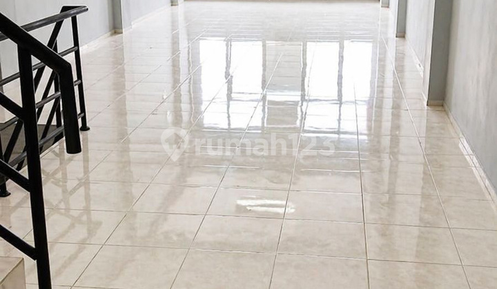 Rear Main Road Shop House, Pos Pengumben, Move-In Ready 4 Floors, Kebon Jeruk, West Jakarta 1