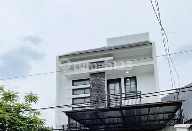 Rumah Sewa 2,5 LT Furnished di Area Kebon Jeruk Jakarta Barat Rumah Sewa 2,5 LT Furnished di Area Kebon Jeruk Jakarta Barat