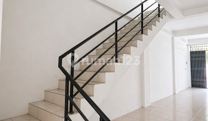 4-Storey Shop House for Rent, Ready to Occupy, Main Road, Pos Pengumben, Kebon Jeruk, West Jakarta 2