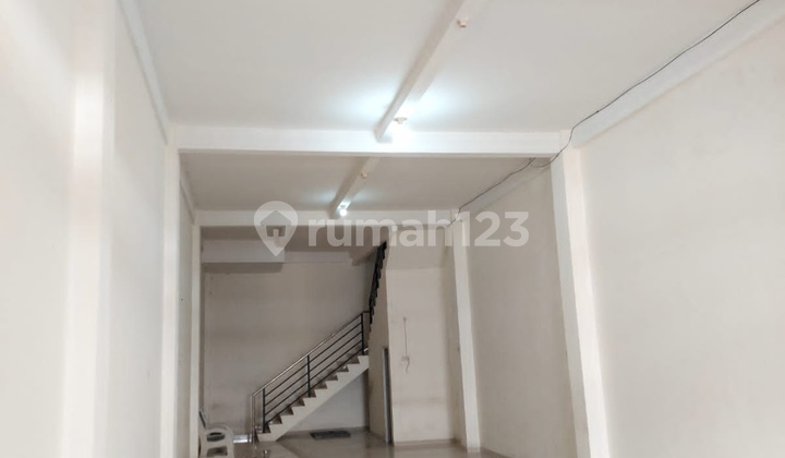 Shop House in the center of Semarang city, near Simpang Lima. 1