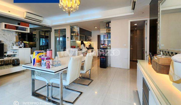 ruang keluarga apartement st moritz 2 br