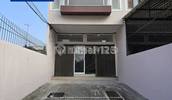 3.5-Story Shop House for Sale in Duri Kepa, Ready to Use and Strategic - 130m2 2
