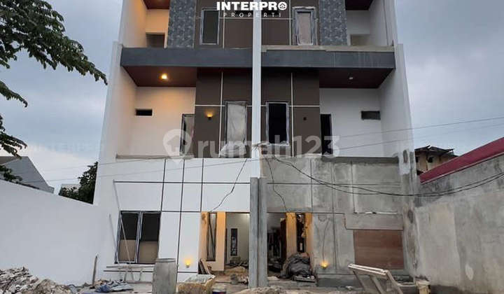 Rumah 3 Lantai Brand New Kavling DKI Meruya Bebas Banjir - 100m2 Rumah 3 Lantai Brand New Kavling DKI Meruya Bebas Banjir - 100m2