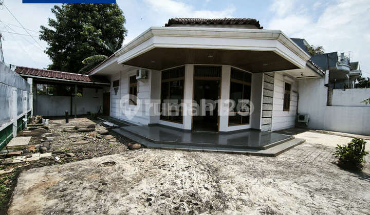 Rumah Hook 1,5 Lantai Taman Kedoya Baru Bersih Terawat - LT 288m2 2