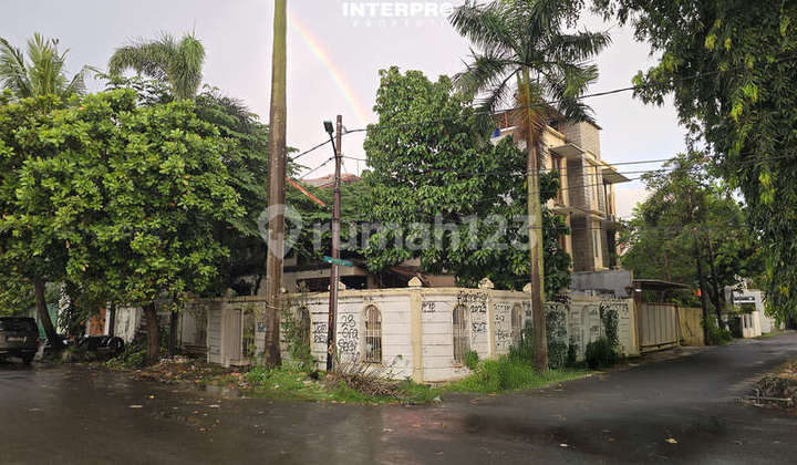 Rumah Hook Hitung Tanah Puri Indah Jalanan Super Lebar - 239M2