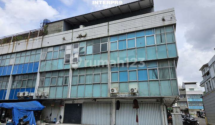 Intercon Kebon Jeruk Large Size 3.5 Story Hook Ruko - 107M2 2