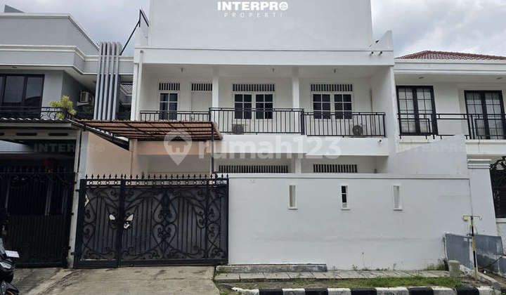 Rumah 2 Lantai Dijual Taman Permata Buana Semi Furnished - 180m2 Rumah 2 Lantai Dijual Taman Permata Buana Semi Furnished - 180m2