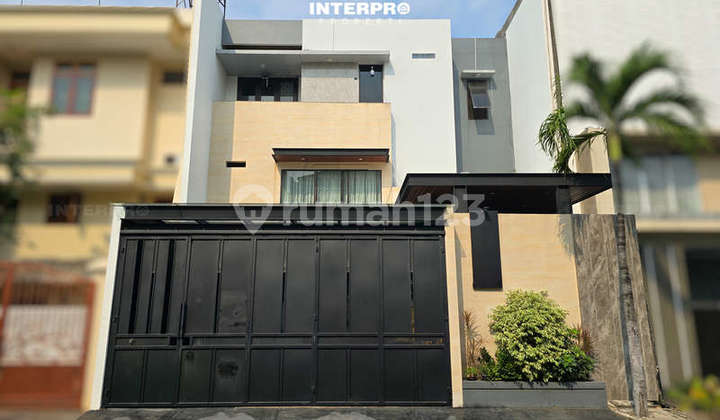 Rumah 2.5 Lantai Baru Renovasi Permata Buana Lokasi Bagus 190m2 Rumah 2.5 Lantai Baru Renovasi Permata Buana Lokasi Bagus 190m2