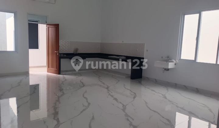 Pantai Indah Kapuk Cluster Katamaran Jakarta Utara Luas Tanah 560 M² Luas Bangunan 215 M² 1 Lantai 4 Kamar Tidur 3 Kamar Mandi Kt Art + Km Art 1 Rapih & Luas Sdh Ada 8 Unit Ac Ada 4 Cermin di Kmr Mandi Listrik 6600 Watt Sudah Ada Kompor 2 Tungku Kondisi: 