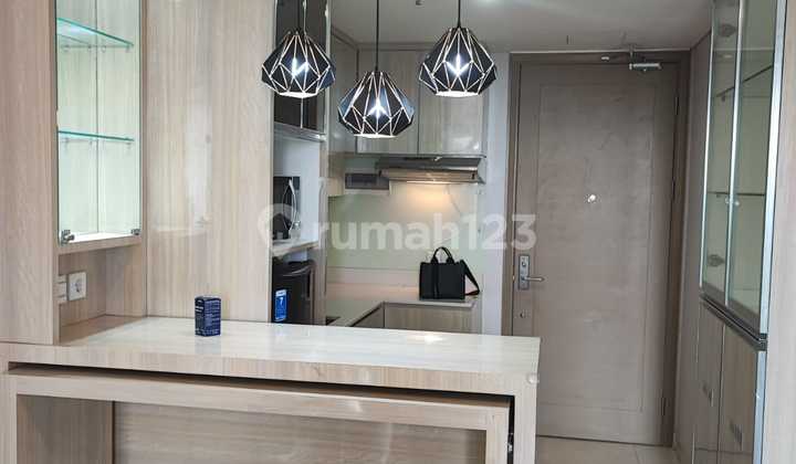 Gold Coast Tower Apartment Honolulu, Pantai Indah Kapuk, North Jakarta. Strategic location near Soekarno-Hatta International Airport and close to PIK2. 2-bedroom unit, 58m2 in size, fully furnished.
