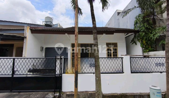 Intercon Kebon Jeruk. West Jakarta Land Area 180 m² Building Area 160 m² Bedrooms 3+1 Bathrooms 2+1 Electricity 4400 Watt Facing South Price 125M/Year Min 2 Years