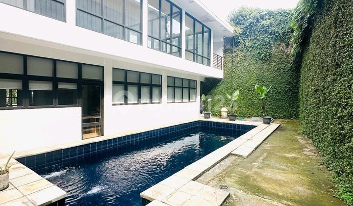 Rumah Kantor Di Permata Hijau Kawasan Elit & Asri - Jakarta Selatan- Luas Tanah = *655m2*luas Bangunan = *443m2*hadap = *barat*sertifikat = *shm* *2 Lantai**parkir Luas + Kolam Renang*