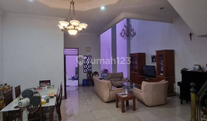 Rumah  Pantai Indah Kapuk
cluster Walet 
jakarta Utara
, Ukuran 9x25
kamar Tidur 4 + 1
kamar Mandi 3 + 1
2.5 Lantai, Hadap Selatan, 
ppjb Siap Ajb, Dekat Sekolah International, Dekat Pasar 1