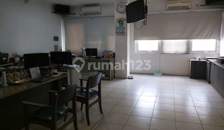 Ruko gandeng (2 muka/depan bekakang)pasar pagi , Jakarta kota,  17x8=4lantai  harga jual rp 15 M 4