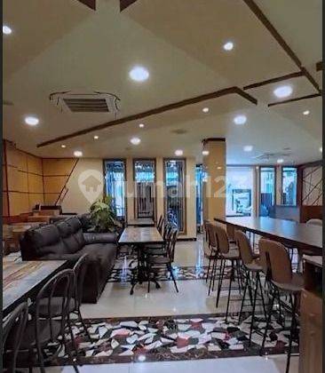 DIJUAL
 Gedung JL Melawai Raya Seberang Blok M Square
JAKARTA PUSAT
Lokasi Sangat Strategis
Luas Tanah: ± 10 x 33 ( ± 330 m² )   Luas Bangunan : ± 10 x 23 x 6 Lantai ( ± 1.380 m2 )
Tinggi : 6,5 Lantai
 1