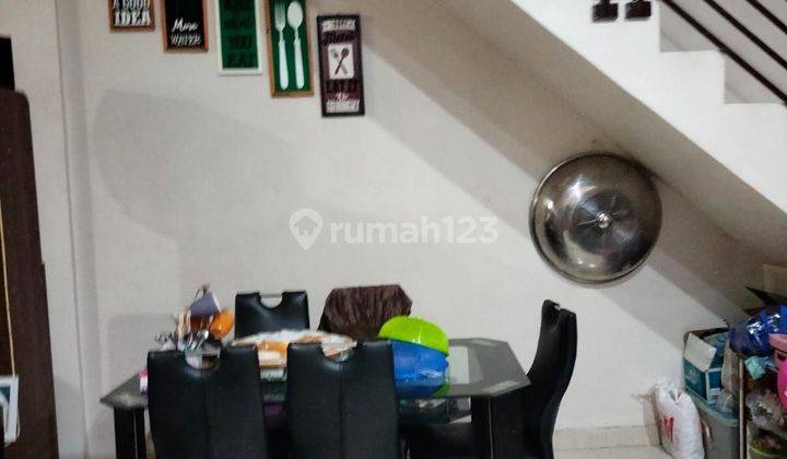 
Siap huni
 Rumah di Jelambar 
Jakarta harga terbaik Barat
Ukuran : 6,5  x 19 Meter  
Luas Tanah : 123,5  m2 
 Luas Bangunan : ± 240 m²
Tinggi : 2,5  Lantai
Kamar Tidur :   5    
Kamar Mandi : 4      
Semi Furnish
Surat : SHM	
Hadap : Timur
Air : PAM    2