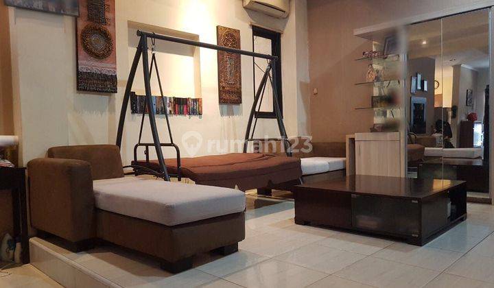 RUMAH
Taman Surya 5
 Jakarta-barat
* Minimalis, sudah renovasi, 2 Lantai Full
* Semi Furnished
* Luas tanah 126 M2 (7×18)
*Luas bangunan 220 M2
* 3+1 Kamar Tidur 
* 3+1 Kamar Mandi (KM utama sangat besar, di lengkapi  bathtub, shower screen Harga terbaik 1