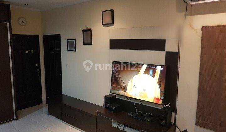 RUMAH
Taman Surya 5
 Jakarta-barat
* Minimalis, sudah renovasi, 2 Lantai Full
* Semi Furnished
* Luas tanah 126 M2 (7×18)
*Luas bangunan 220 M2
* 3+1 Kamar Tidur 
* 3+1 Kamar Mandi (KM utama sangat besar, di lengkapi  bathtub, shower screen Harga terbaik 2