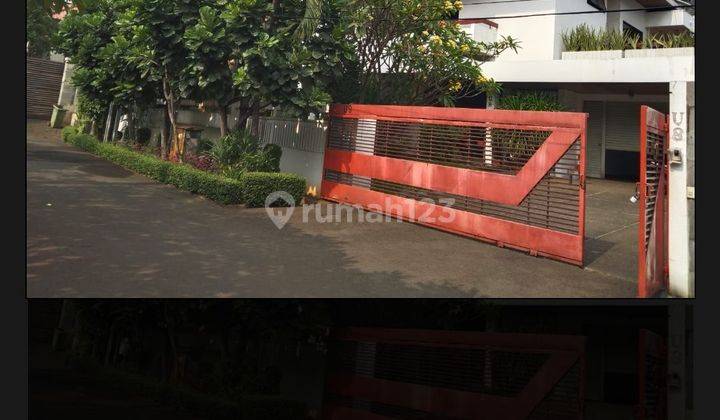 Rumah Permata Hijau 
,mewah  siap huni,Jakarta Selatan

LT : 25  x 44  ( 1102  m² ) 
LB : ± 708 m²
Tinggi : 2 Lantai
KT :  5 + 2	
KM :  6 + 1     
Furnish : Semi Furnish
Lantai Marmer
Surat :   SHM
Hadap : Timur
Air :  Pam        Listrik :  11.0 1