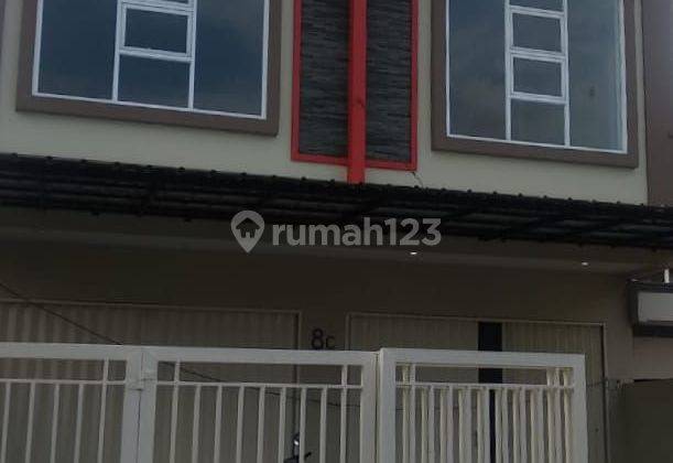 RUKO di H. Salim Radio Dalam Jakarta Selatan 
- SHM
- Luas Tanah 130 m²
- Luas bangunan 52 m² (4 x 13)
- Kamar Mandi 2
- Carport 2 mobil
- Menghadap Selatan
- Lantai 2.5
- Listrik 2200 
- Jetpump

 1