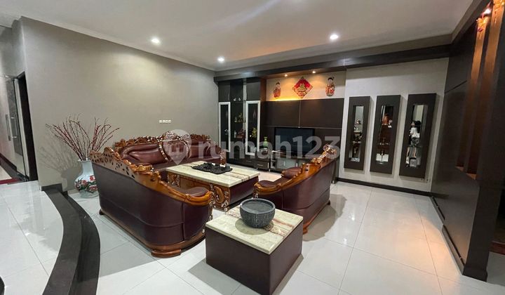 Florence - Pantai Indah Kapuk Jakarta Utara Luas Tanah 12x25 Luas Bangunan 450 2.5lantai Kamar Tidur 4+1 Kamar Mandi 4+1 Ruang Karaoke 1 Hgb Furnished