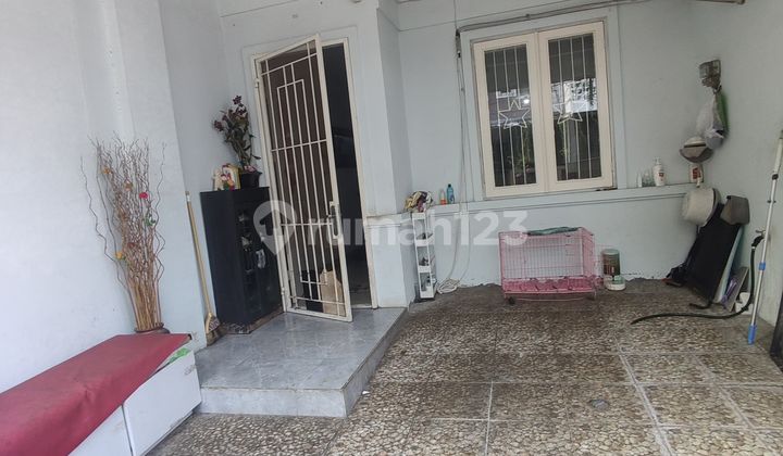 Rumah Metro Permata 1 Ukuran : 5x11 I: 2 Lantai Kamar Tidur : 2 Kamar Mandi : 2 Serti : Shm Hadap : Selatan Listrik : 3500 Air : Tanah Note :- Perabotan Yg Menempel Ditinggal- Akses Tol Mudah (jkrt - Tangerang) - Puri Indah Mall 15mnt- Lippo Mall Puri 15m Rumah Metro Permata 1 Ukuran : 5x11 I: 2 Lantai Kamar Tidur : 2 Kamar Mandi : 2 Serti : Shm Hadap : Selatan Listrik : 3500 Air : Tanah Note :- Perabotan Yg Menempel Ditinggal- Akses Tol Mudah (jkrt - Tangerang) - Puri Indah Mall 15mnt- Lippo Mall Puri 15m