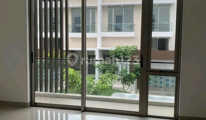 Rumah Pik 2 (Phase 1) New Jakarta City *size*: 10 X 15 M *building*: 2 Floors *bedrooms*: 4 + 1 *condition*: Unfurnished *facing*: Boulevard *direction*: South *ready starting*: Early January 2026 Rumah Pik 2 (Phase 1) New Jakarta City *size*: 10 X 15 M *building*: 2 Floors *bedrooms*: 4 + 1 *condition*: Unfurnished *facing*: Boulevard *direction*: South *ready starting*: Early January 2026