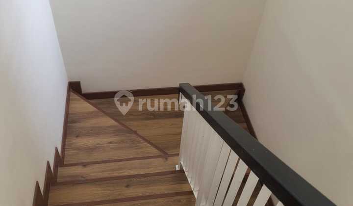 Green Lake City Cluster West Coast Jakarta Barat 8X18 Kamar Tidur : 3+1 Kamar Mandi : 3+1 (2 KM Dalam) 4 Ac Baru Utara 2