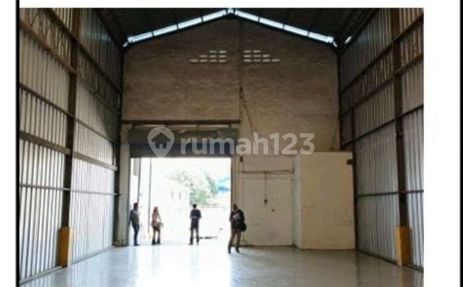 Warehouse in Kapuk Indah, North Jakarta, Full Loading Dock, Area 9x42m², Annual Tax IDR 20 Million, Deposit IDR 50 Million