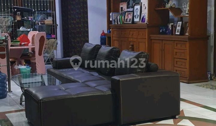 Jual Cepat! Villa Kapuk Mas Jl. Kapuk Muara Jakarta Utara Luas Tanah : 348M2 Luas Bangunan: 200M2 1 Lantai Kamar Tidur=3 Toilet=2 Hadap = Timur View = Jalan Raya Vikamas Sertifikat : SHM!