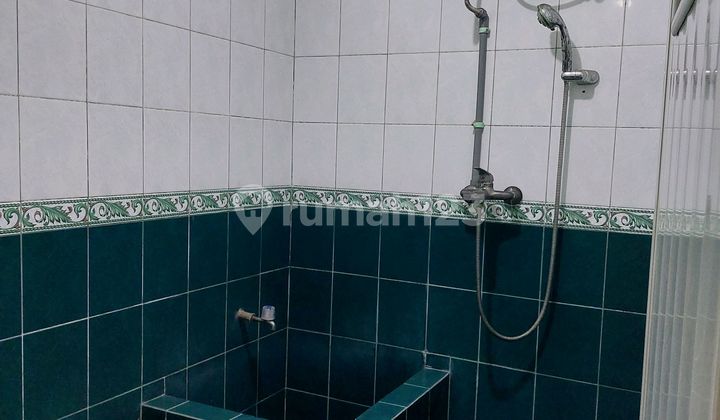 Duta Harapan Indah Kapuk Muara North Jakarta is very strategic, located on Jl Boulevard, suitable for business, etc. 4.5 x 15 = 4 floors, toilets = 4. 2