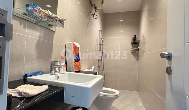 Riviera Metland Puri Jakarta Barat Tahap 2 Luas Tanah 120 M (8X15) 2 Lantai Selatan SHM Kamar Tidur 4 + 1 Kamar Mandi 3+1 Carport 2 Mobil Ac 5 Sdh Renov Semi Furnish 2