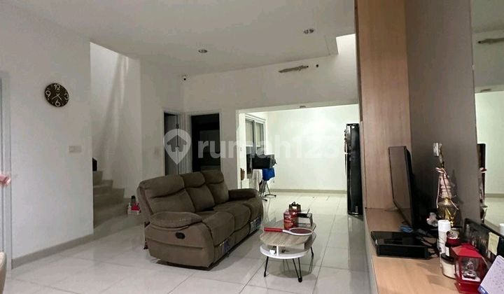Riviera Metland Puri Jakarta Barat Tahap 2 Luas Tanah 120 M (8X15) 2 Lantai Selatan SHM Kamar Tidur 4 + 1 Kamar Mandi 3+1 Carport 2 Mobil Ac 5 Sdh Renov Semi Furnish