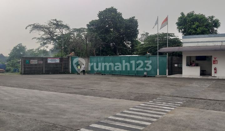 Curug Factory, Tangerang, Land Area 6157m², Building Area ±3000m², Electricity: 66kVA, Includes Office and Staff Quarters, SHGB. Curug Factory, Tangerang, Land Area 6157m², Building Area ±3000m², Electricity: 66kVA, Includes Office and Staff Quarters, SHGB.