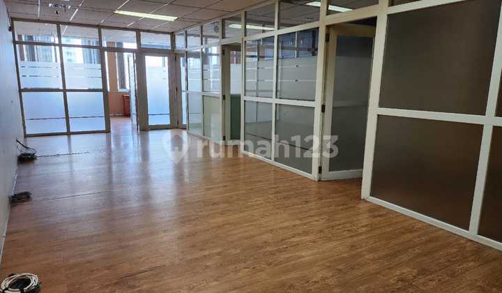 Office Space Wisma Smr, Sunter Agung Podomoro North Jakarta Area 192m² 5th Floor North-East Facing Free Parking for 2 Cars Office Space Wisma Smr, Sunter Agung Podomoro North Jakarta Area 192m² 5th Floor North-East Facing Free Parking for 2 Cars