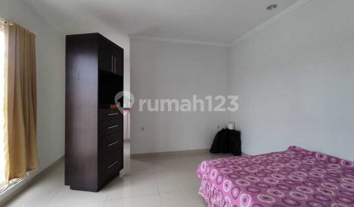 Pantai Indah Kapuk, Ready-to-Occupy Beautiful House, Modern Classic Type, Kano Cluster, North Jakarta. Building Area: ±450M². Land Area: 9X20 (180M²). Bedrooms: 4. Bathrooms: 3. Electricity: 11,000 Watt. Water: WTP. Orientation: North. Certificate: SHM. Carport: 2 Outdoor - 2 Indoor (4). 2