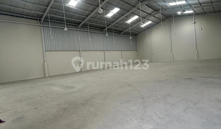 Warehouse Plot Dpr Facing Boulevard Road, Cipondoh, Tangerang
Land Area: 20x40
Building Area: 500m²
Bathrooms: 3
Offices: 2
Employee Dormitory
Side Ceiling Height: 8 meters
Center Ceiling Height: 10 meters
- Rare Unit Facing Main Road!!!
- Easy Access