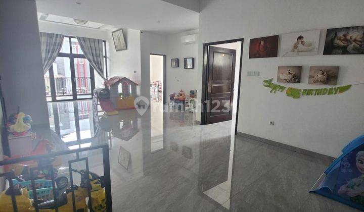 Rumah Hook Mewah Di Sunter Mas, Jakarta Utara
luas Tanah 292m² (lebar 16 Meter)
luas Bangunan 600m² (3½ Lantai)
7+1 Kmr Tidur
6+1 Kmr Mandi
garasi 2 Mobil
hadap Barat-Utara
listrik 23.000 Watt
row Jalan Lebar
ada Lift
semi Furnished
certificate Shm
 2