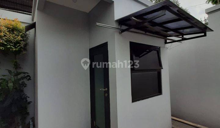 Rumah Kos Kosan Cuan 
90% Full
kemanggisan Jakbar
4 Lantai
uk 20 X 33,6 M
kt 56 + Km Dalam 56
lt 645m2
lb 1.363 M2
shm
hadap : Barat
listrik Per Kamar 13000kwh
listrik : 80.000 Watt
furnished (inc. Kasur, Ac Dll)
ac Split : 56 Unit
garasi : 7 Mobil

 2