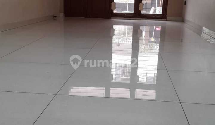 Rumah Pluit Selatan Jakarta Utara 10X20 1 1/4 Lantai Kamar Tidur 3 Kamar Mandi 2 Luas Tanah = 200M2 Luas Bangunan = 250M2 SHM Hadap Utara Listrik 4400 Watt Semi Furnished Row Jln 2 Mobil Rumah Pluit Selatan Jakarta Utara 10X20 1 1/4 Lantai Kamar Tidur 3 Kamar Mandi 2 Luas Tanah = 200M2 Luas Bangunan = 250M2 SHM Hadap Utara Listrik 4400 Watt Semi Furnished Row Jln 2 Mobil