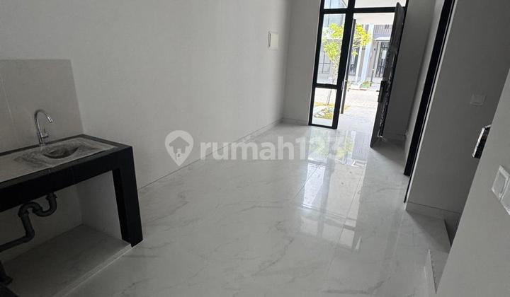 Pantai Indah Kapuk2, New Jakarta City Kuningan Village Type Carnelian*brand New* 6x15m² Luas Tanah 90m² Luas Bangunan 106m² Posisi Badan 2lantai Kamar Tidur3+1 Kamar Mandi3+1 Kosongan Min Sewa 2 Thn 2