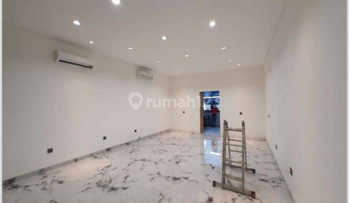 Ruko Puri Kencana
jakarta Barat
luas Tanah 63 M² ( 4,5x14 )
luas Bangunan 220 M²
4 Kamar Mandi
bangunan 3,5 Lantai
hadap Utara
listrik 16.500 Watt
ac 5 Unit
 2